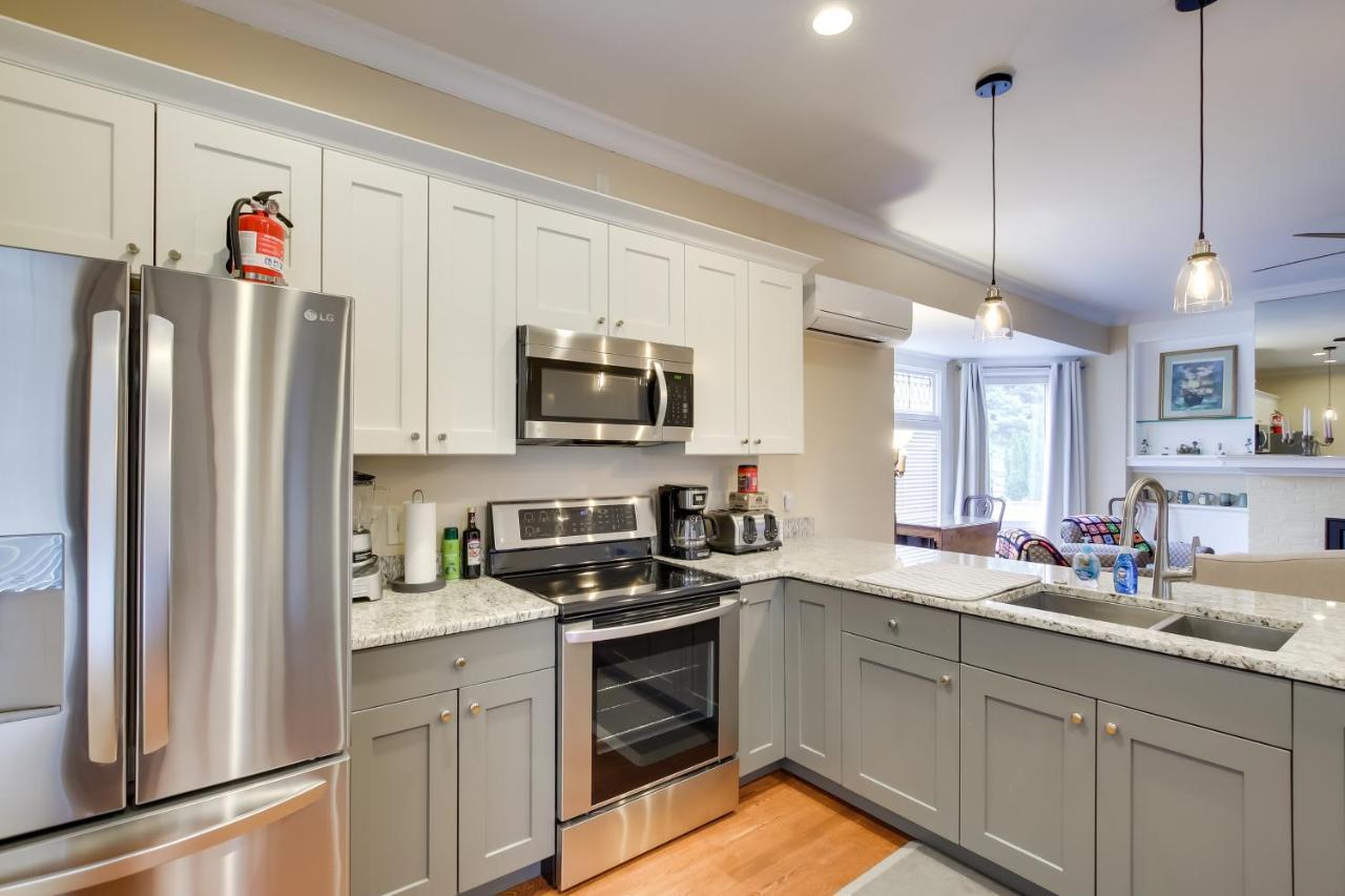 Updated Sheboygan Home With Porch Less Than 1 Mi To Beach Экстерьер фото